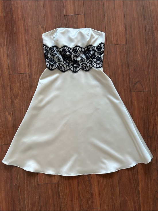 White House Black Market Dresses & Skirts - NWT White House Black Market Ivory Dress Bodice with Lace Detail
